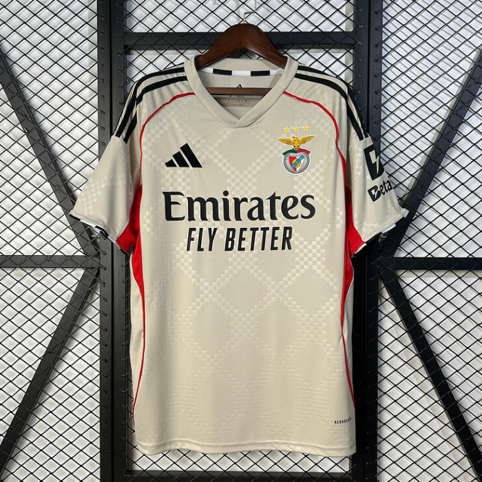 בנפיקה חוץ (בז') 25/26